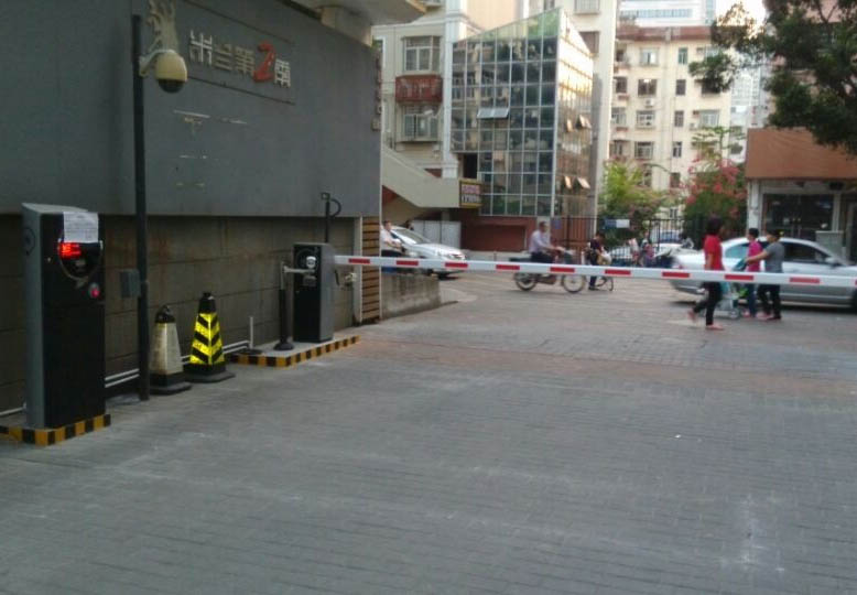智能<a href='http://m.stv1111.org.cn/Product/Parking/License/' target='_blank'>車牌識別</a>系統(tǒng)為人們創(chuàng)造良好的停車環(huán)境，助力智慧城市的發(fā)展